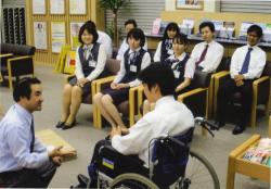 店舗での車いす介助の勉強会