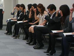 手話であいさつ『申し訳ございません』
