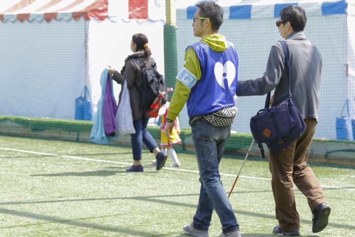 視覚に障がいのある方への会場案内