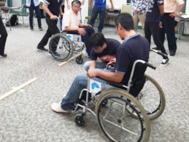 車椅子介助