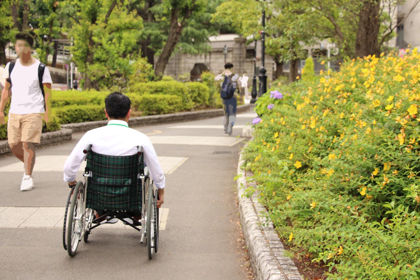 上り坂と石畳の歩道