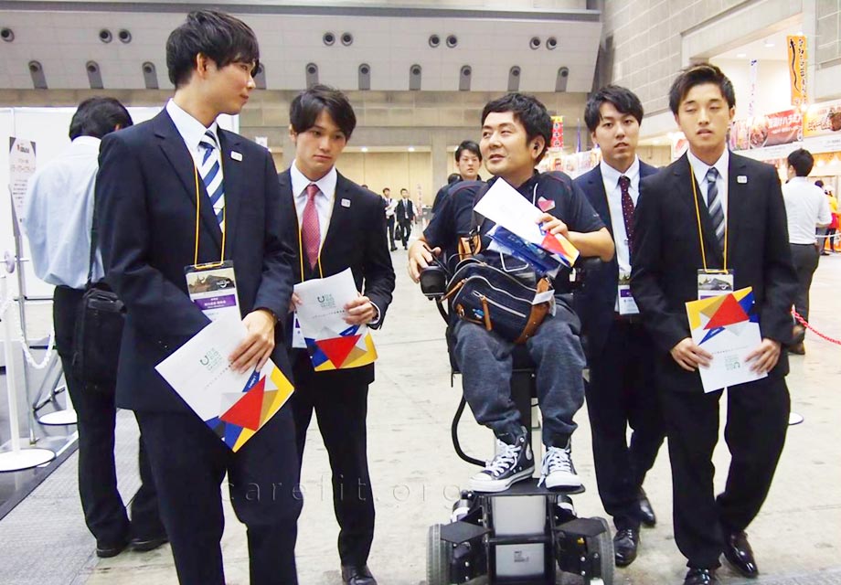 「ペガサス」を試乗してもらい、車いすユーザーにヒアリング
